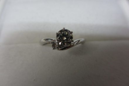 サプライズに大粒ダイヤモンドの婚約指輪を購入された男性！オーダーで作りました